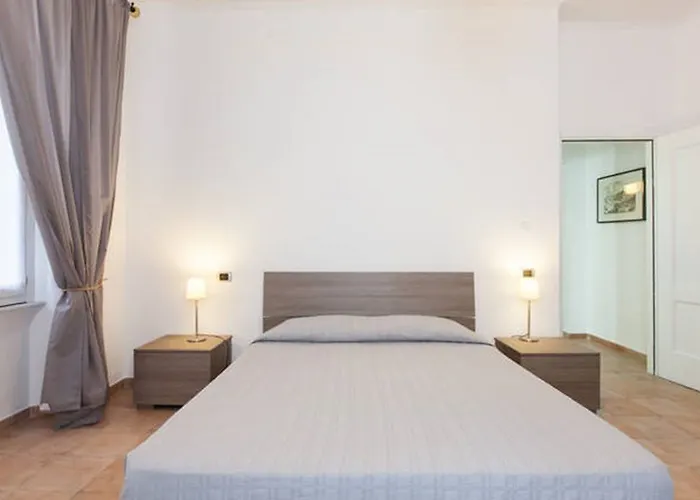 阿波罗斗兽场公寓 *